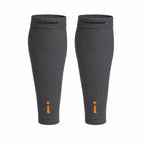 IncrediWear rokav za meča – par, siv, na modelu, pogled od spredaj