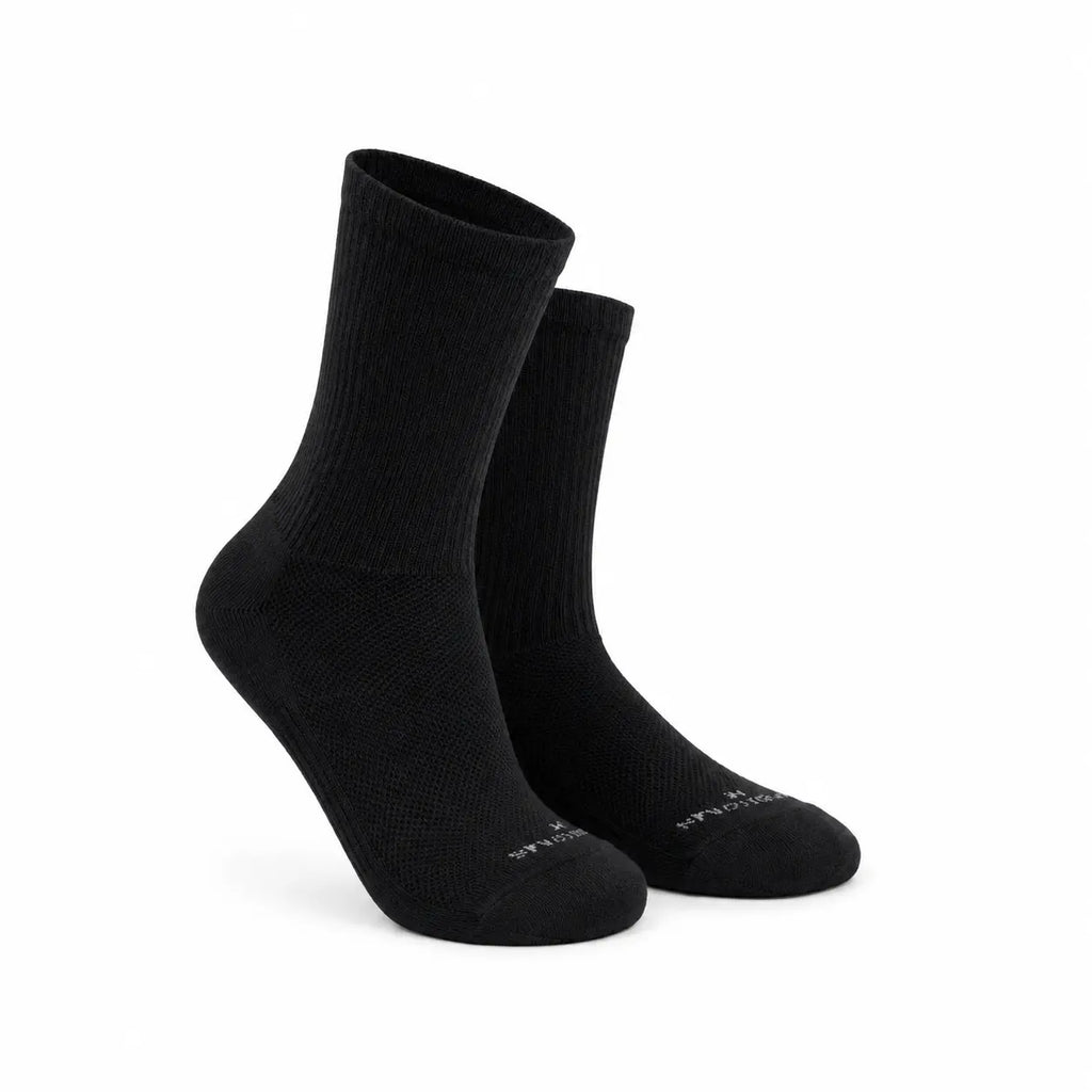 IncrediWear cirkulacijske nogavice CREW – črne, na modelu, pogled od spredaj