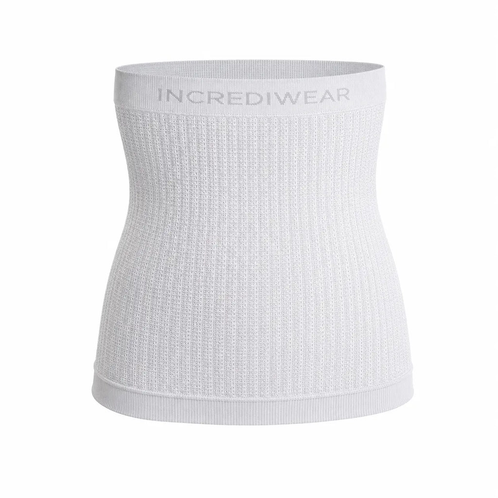 IncrediWear pas za trup – bel, na modelu, pogled od spredaj