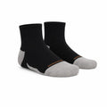 IncrediWear športne nogavice – črne, krajše, na modelu, pogled od spredaj