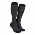 IncrediWear potovalne nogavice – črne dokolenke, na modelu, pogled od spredaj