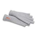 IncrediWear rokavice brez prstov – sive, na modelu, pogled od spredaj